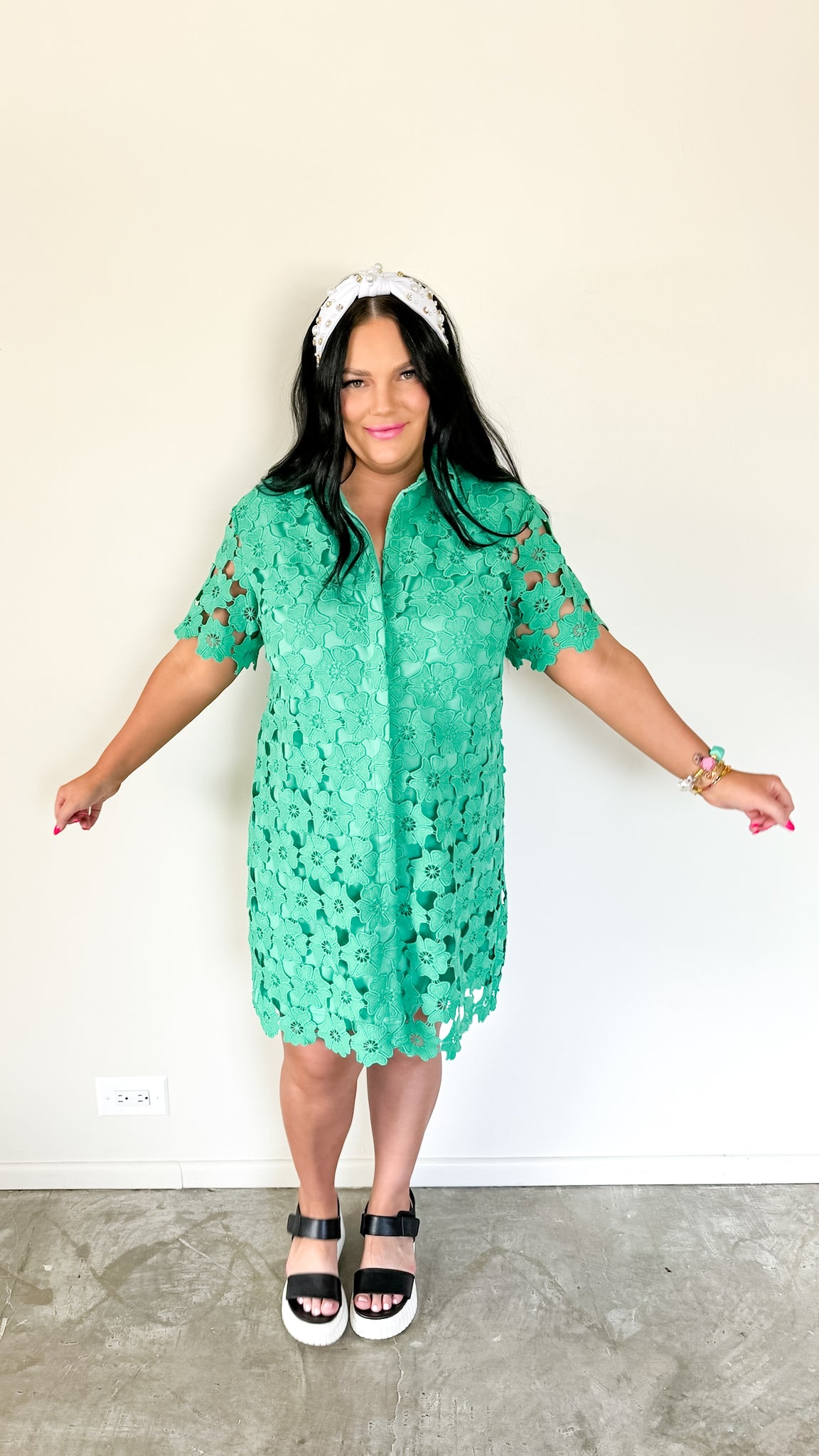 FLORAL LACE BUTTON UP DRESS IN KELLY GREEN