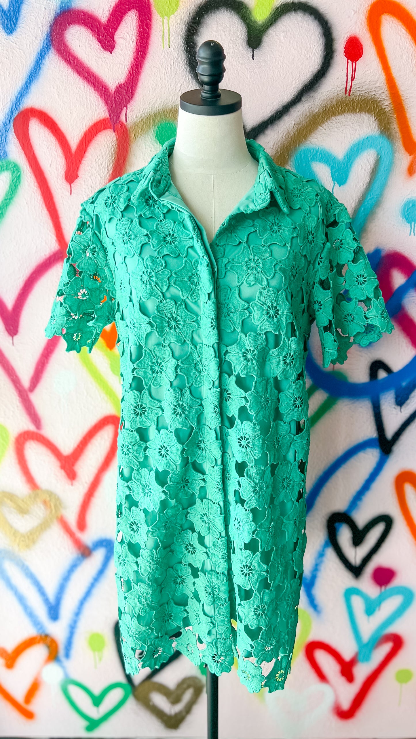 FLORAL LACE BUTTON UP DRESS IN KELLY GREEN